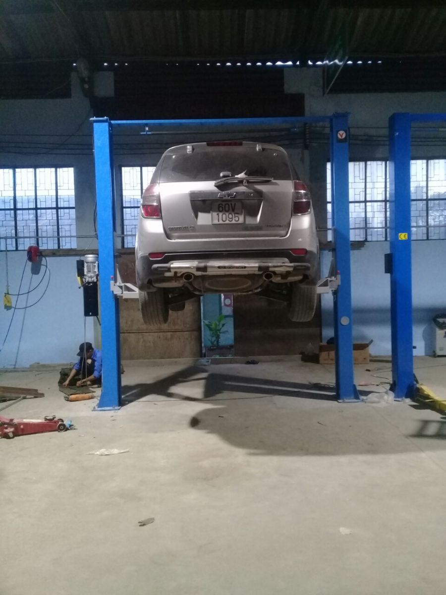 Cầu nâng 2 trụ cáp trên VIMET TLB40110