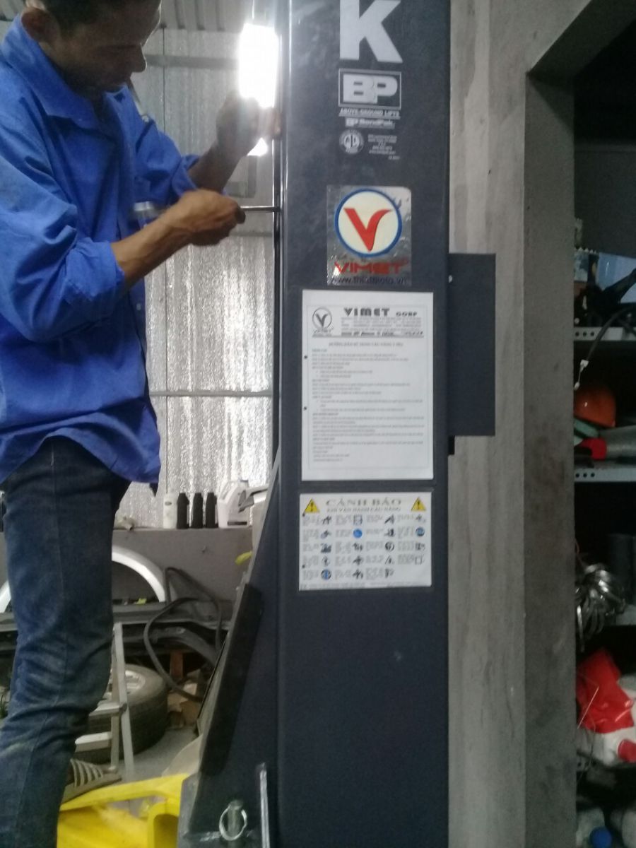 Cầu nâng 2 trụ cáp dưới Bendpak XPR-12FDL