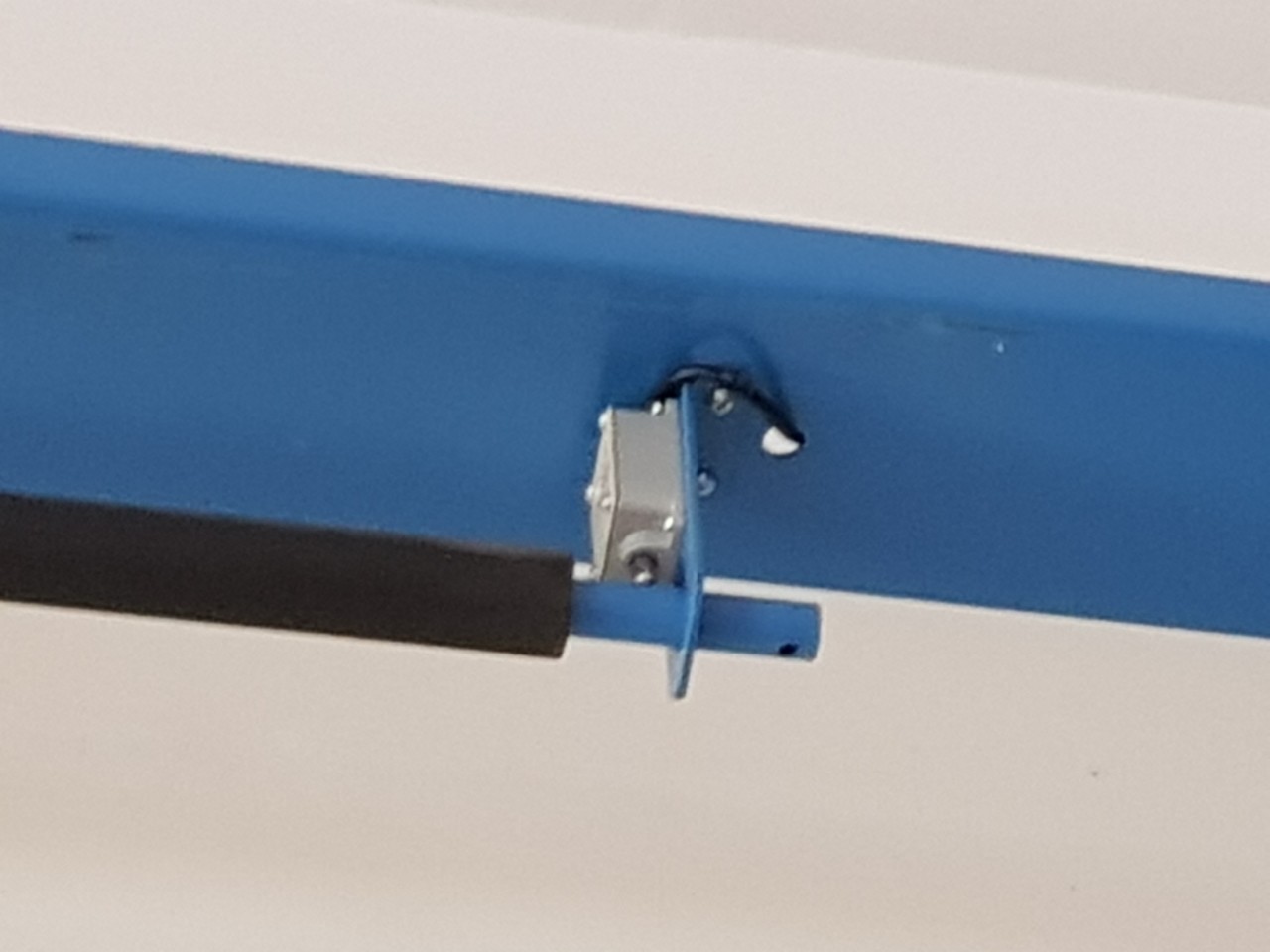 Cầu nâng 2 trụ cáp trên VIMET TLB40110