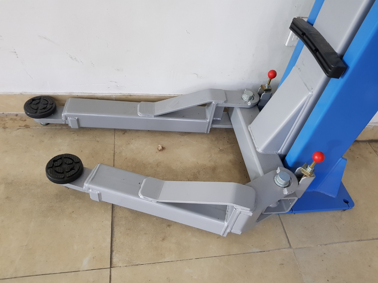 Cầu nâng 2 trụ cáp trên VIMET TLB40110